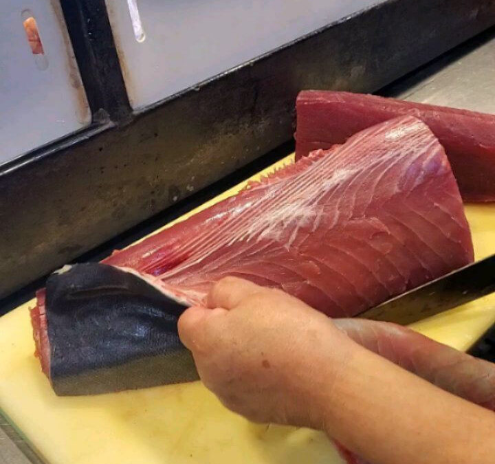 ✨新鮮な生マグロ、極上の味わいをお届けします！✨一度も冷凍さ